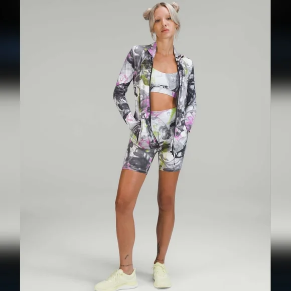 Lululemon 6" Align High-Rise Biker Short in Unicorn Throwback White Multi Sz 2 - Picture 3 of 12